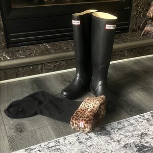 Hunter Black Boots with Leopard Liners